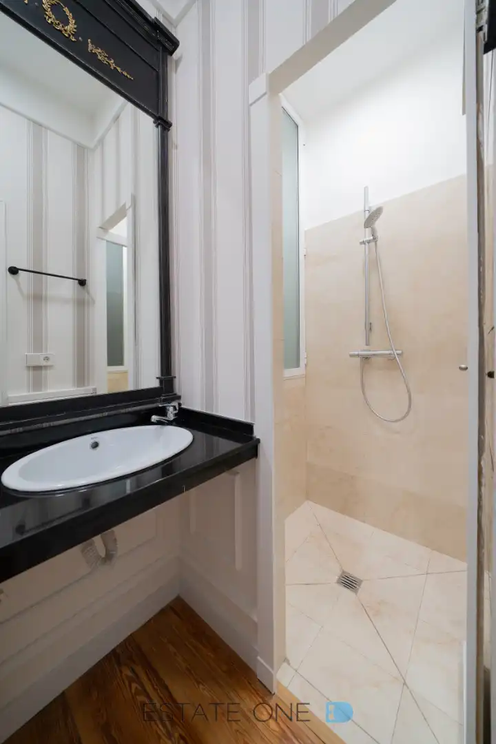 Ground floor for rent in Calle de Lope de Vega, Cortes - Huertas