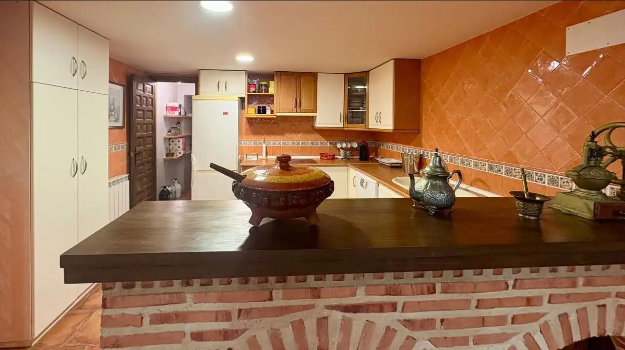 Cuina de Casa o xalet en venda en Valdepeñas amb Aire condicionat, Calefacció i Traster