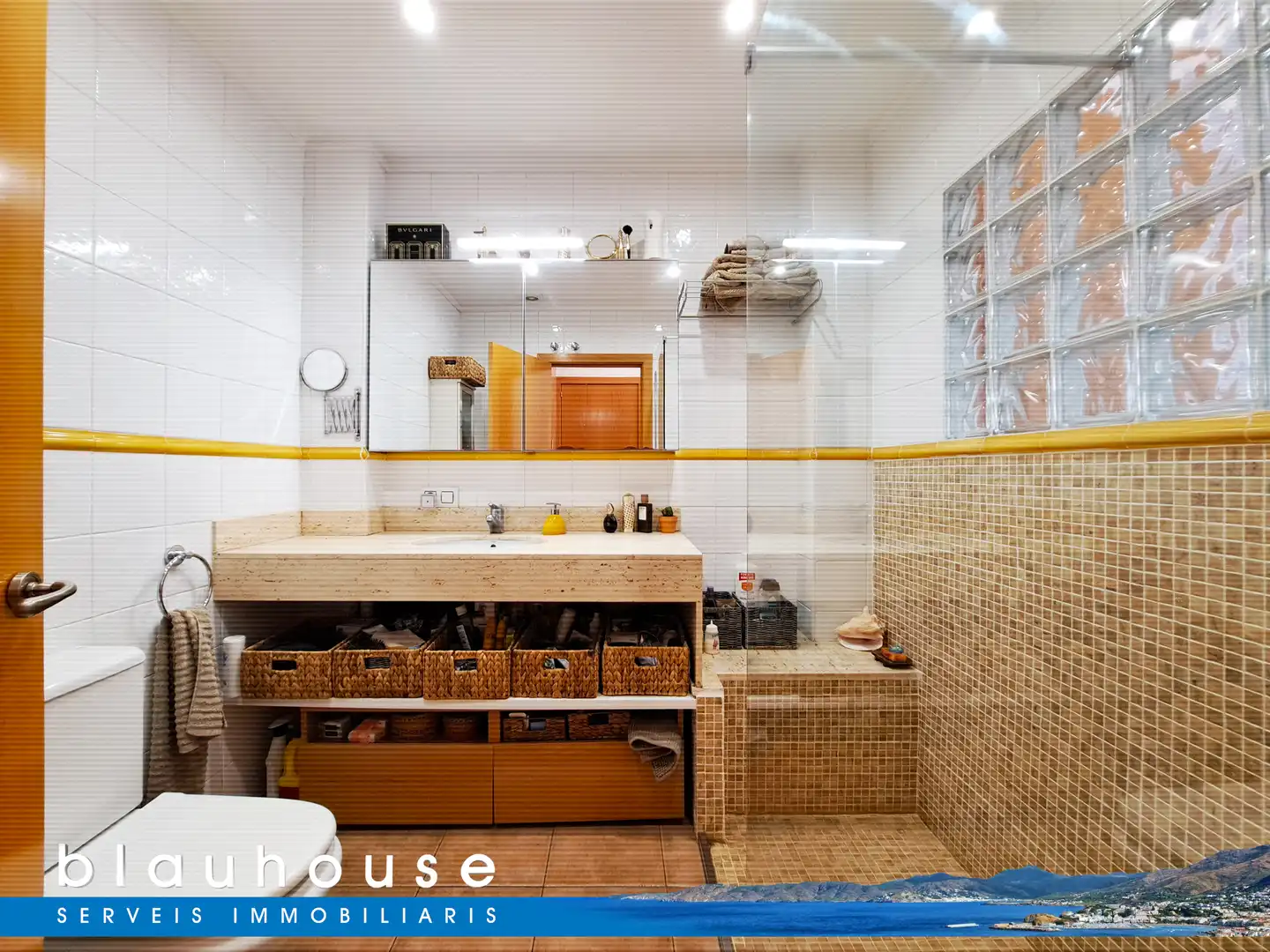 Baño de Casa adosada en venta en Llançà con Aire acondicionado, Calefacción y Parquet