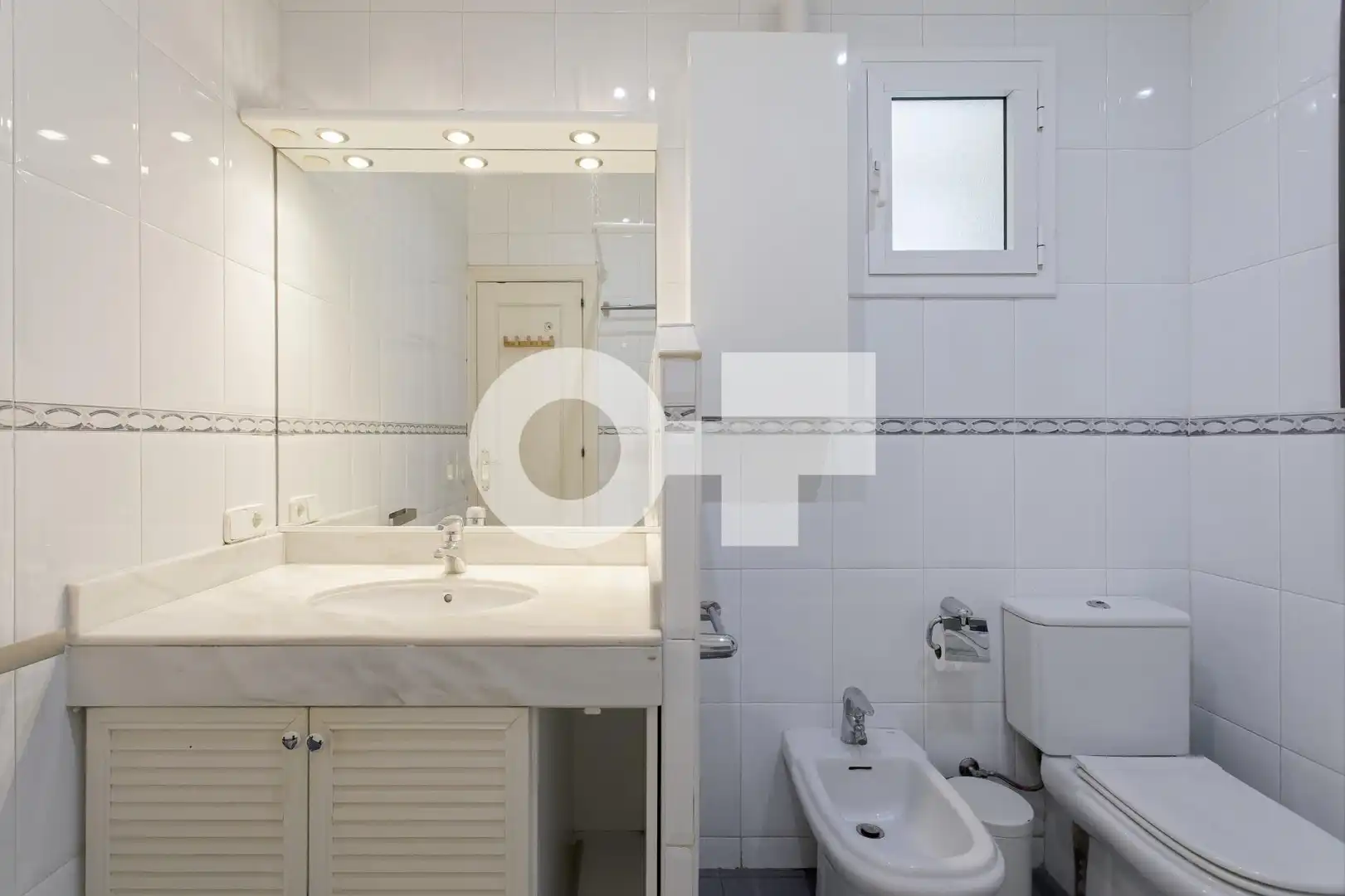 Badezimmer von Wohnungen zum Verkauf in Barcelona mit Heizung, Parkett und Alarm