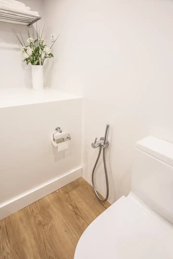 Bathroom of Flat for sale in Madrid  with Air Conditioner, Heating and Community pool