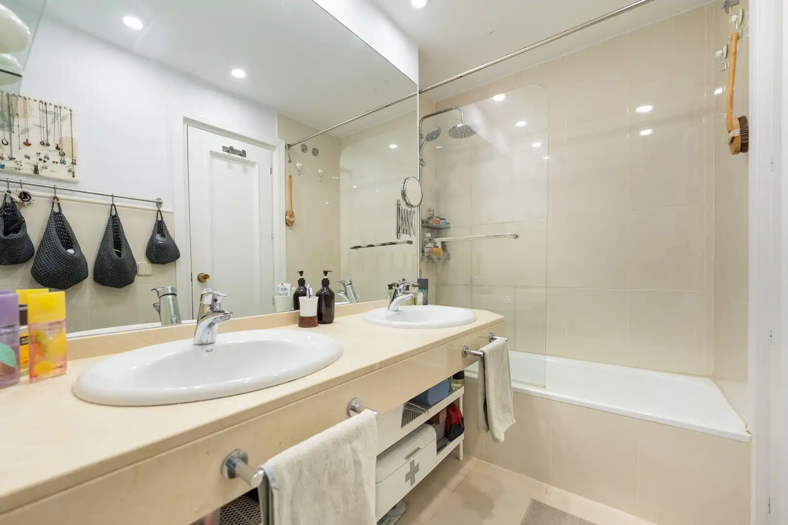 Bathroom of Apartments for rent in Pozuelo de Alarcón  with Oven, Washing machine and Microwave