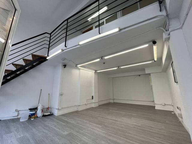 Oficina en Alquiler en Avenida Anselm de Riu, 38 en Singuerlín