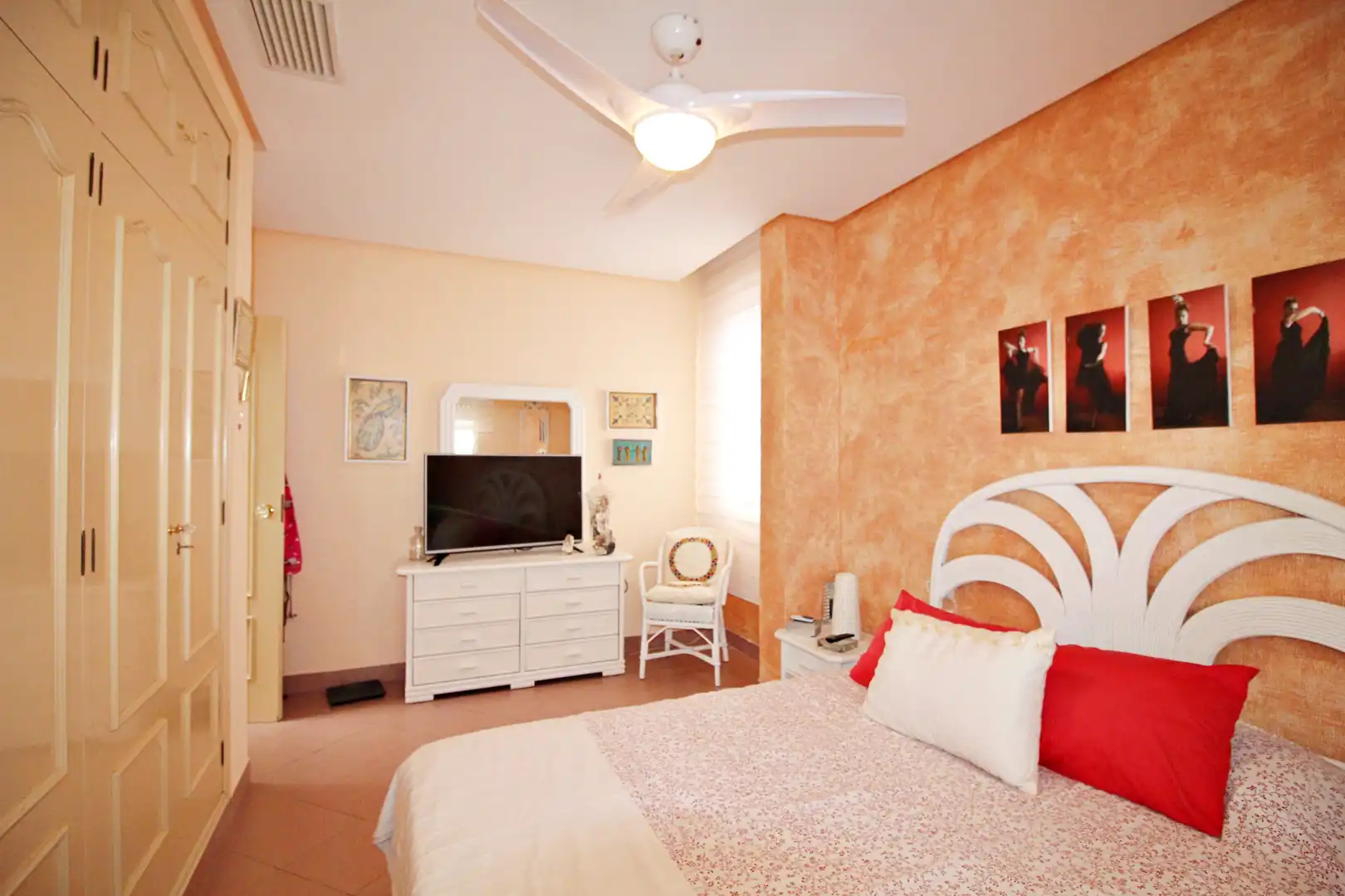 Habitación de Casa adosada en venta en Punta Umbría con Aire acondicionado, Terraza y Trastero