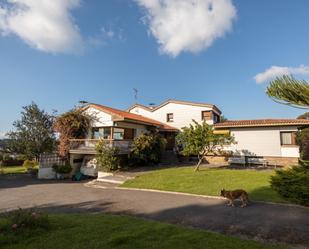 Vista exterior de Casa o xalet en venda en Gijón  amb Terrassa i Piscina