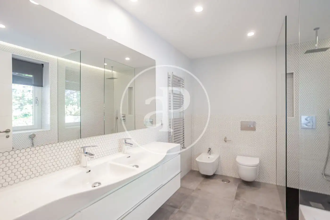 Baño de Casa o chalet de alquiler en Madrid con Aire acondicionado, Calefacción y Jardín privado