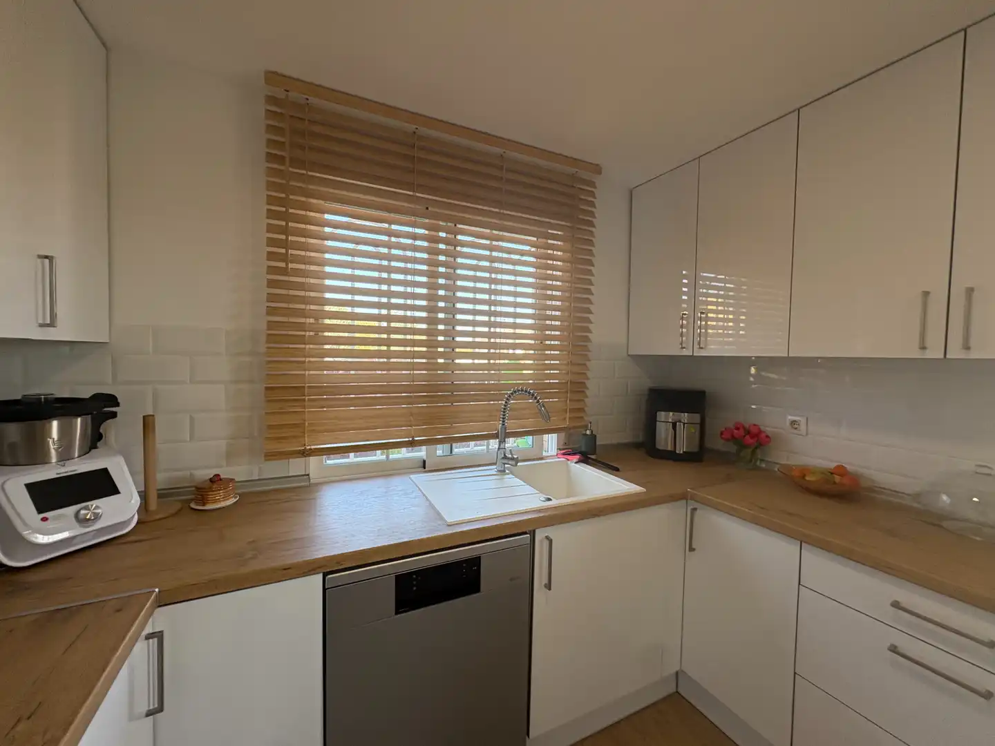 Kitchen of Houses for sale in El Viso de San Juan  with Air Conditioner, Private garden and Parquet flooring