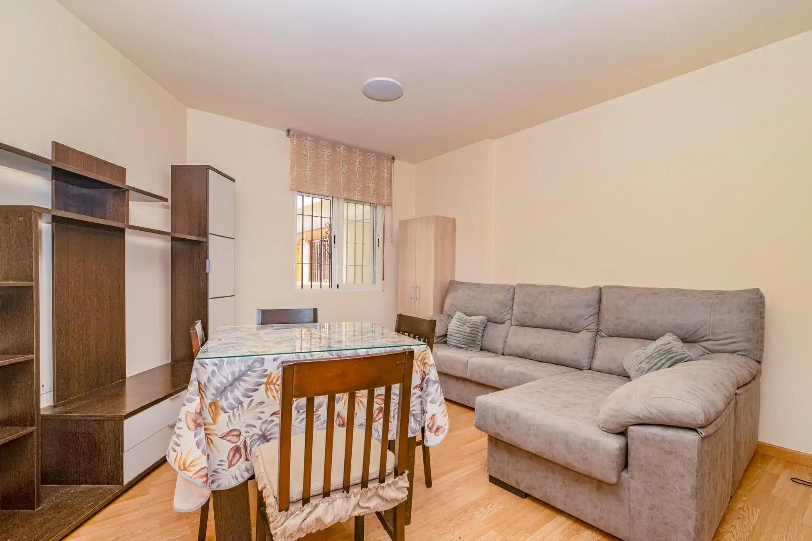 Sala de estar de Apartamento en venta en La Zubia