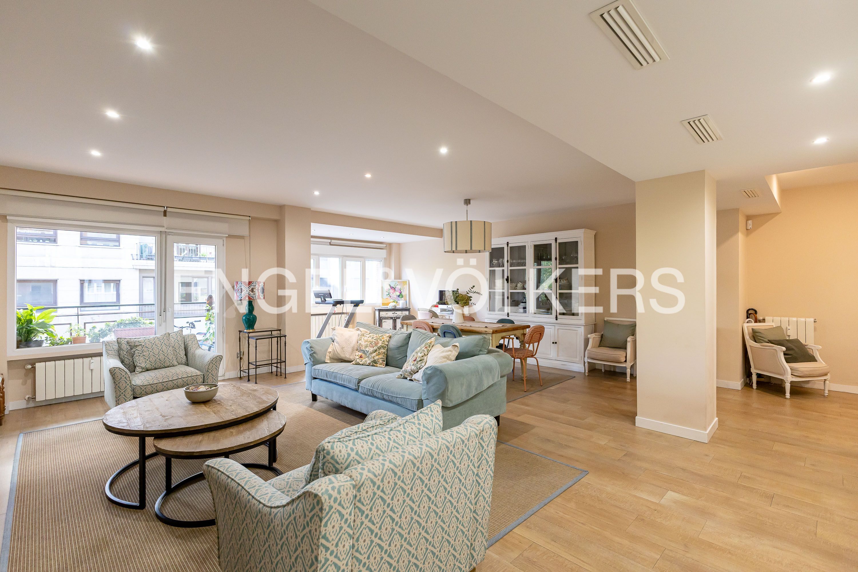 Sala d'estar de Apartament en venda en  Madrid Capital amb Aire condicionat, Calefacció i Parquet