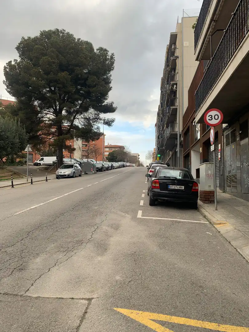 Aparcament de Garatge en venda en Ripollet amb Alarma