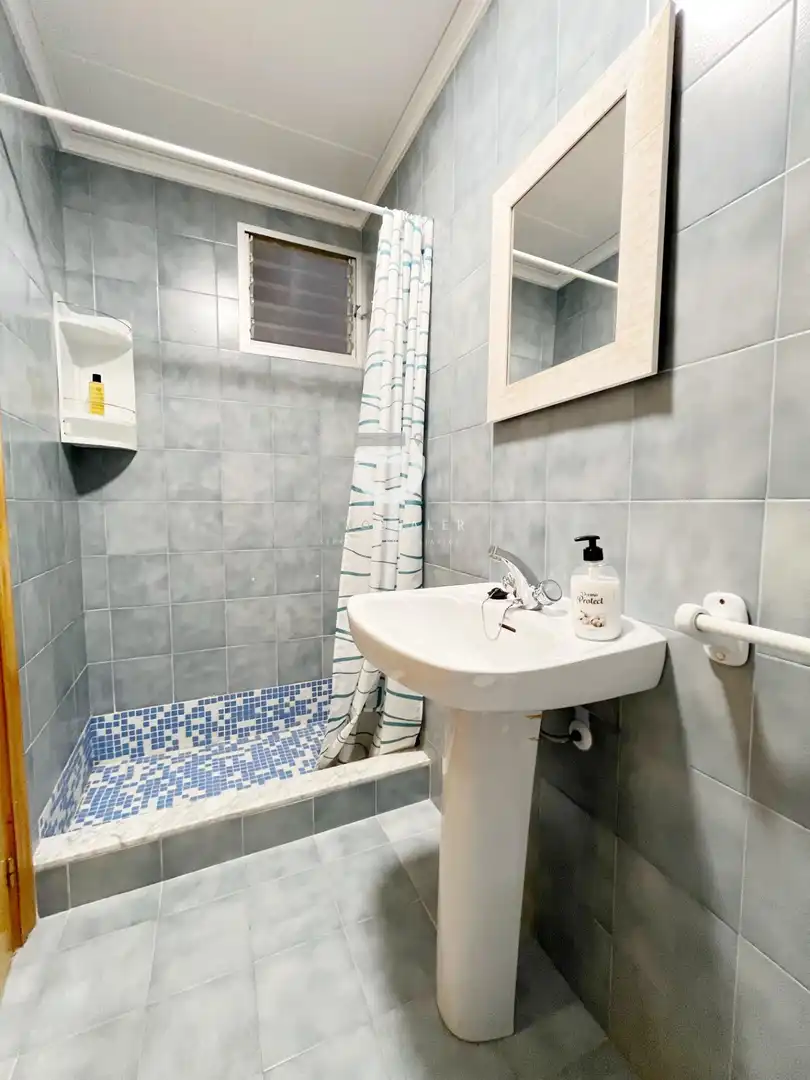 Badezimmer von Haus oder Chalet zum Verkauf in Oliva mit Klimaanlage, Heizung und Terrasse