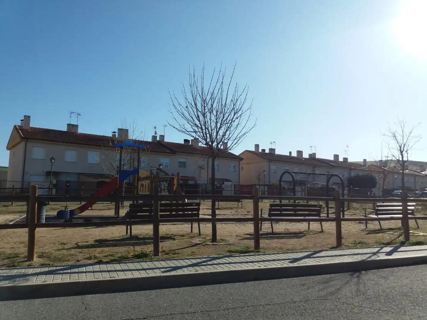 Vista exterior de Nave industrial en venta en Hontanares de Eresma