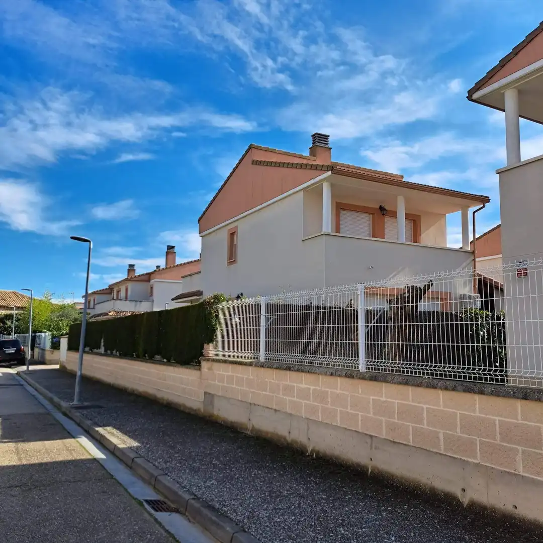 Exterior view of Houses for sale in Siétamo  with Air Conditioner, Heating and Private garden