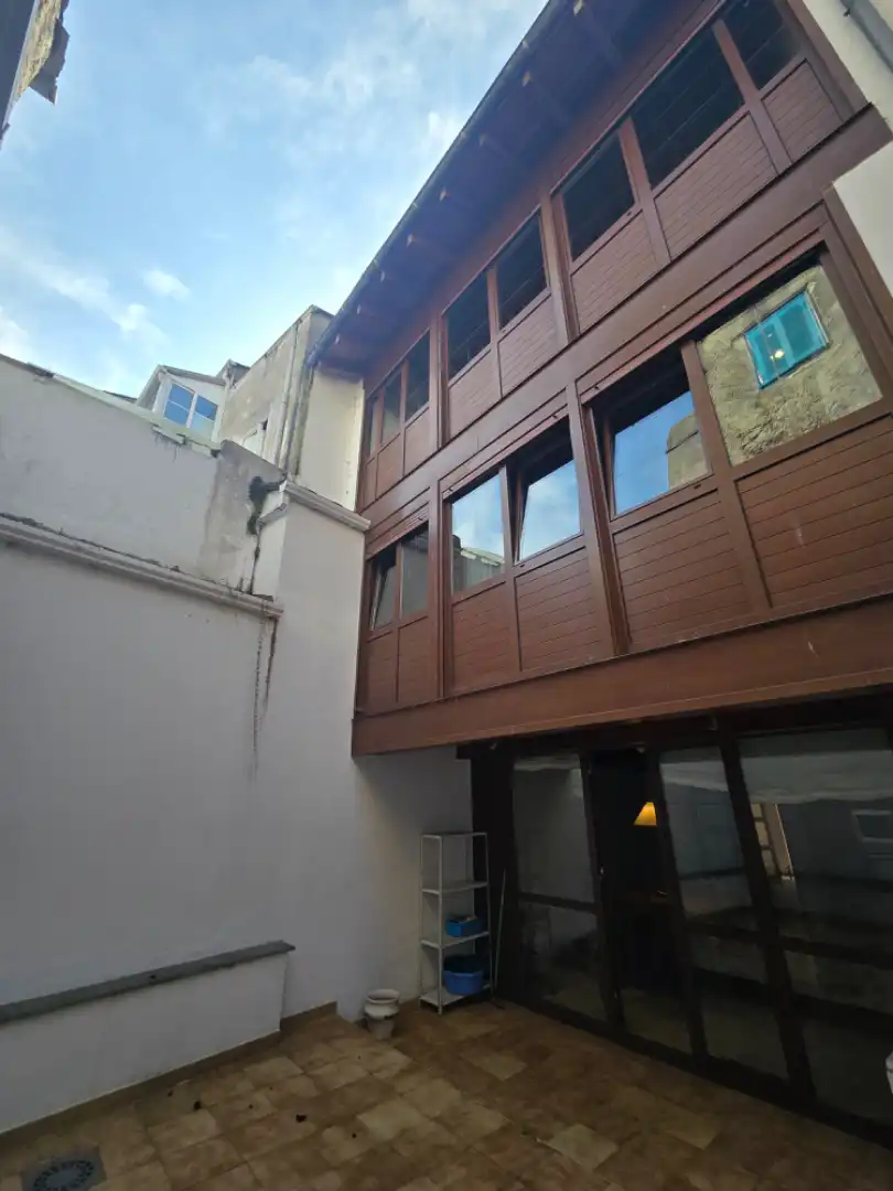 Vista exterior de Casa adosada en venta en Viveiro con Calefacción, Parquet y Horno