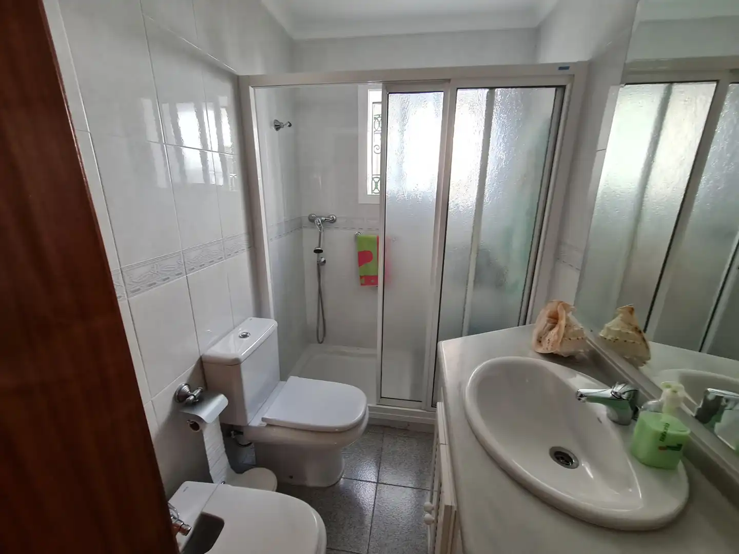 Bathroom of Houses for sale in Camas  with Air Conditioner, Terrace and Storage room