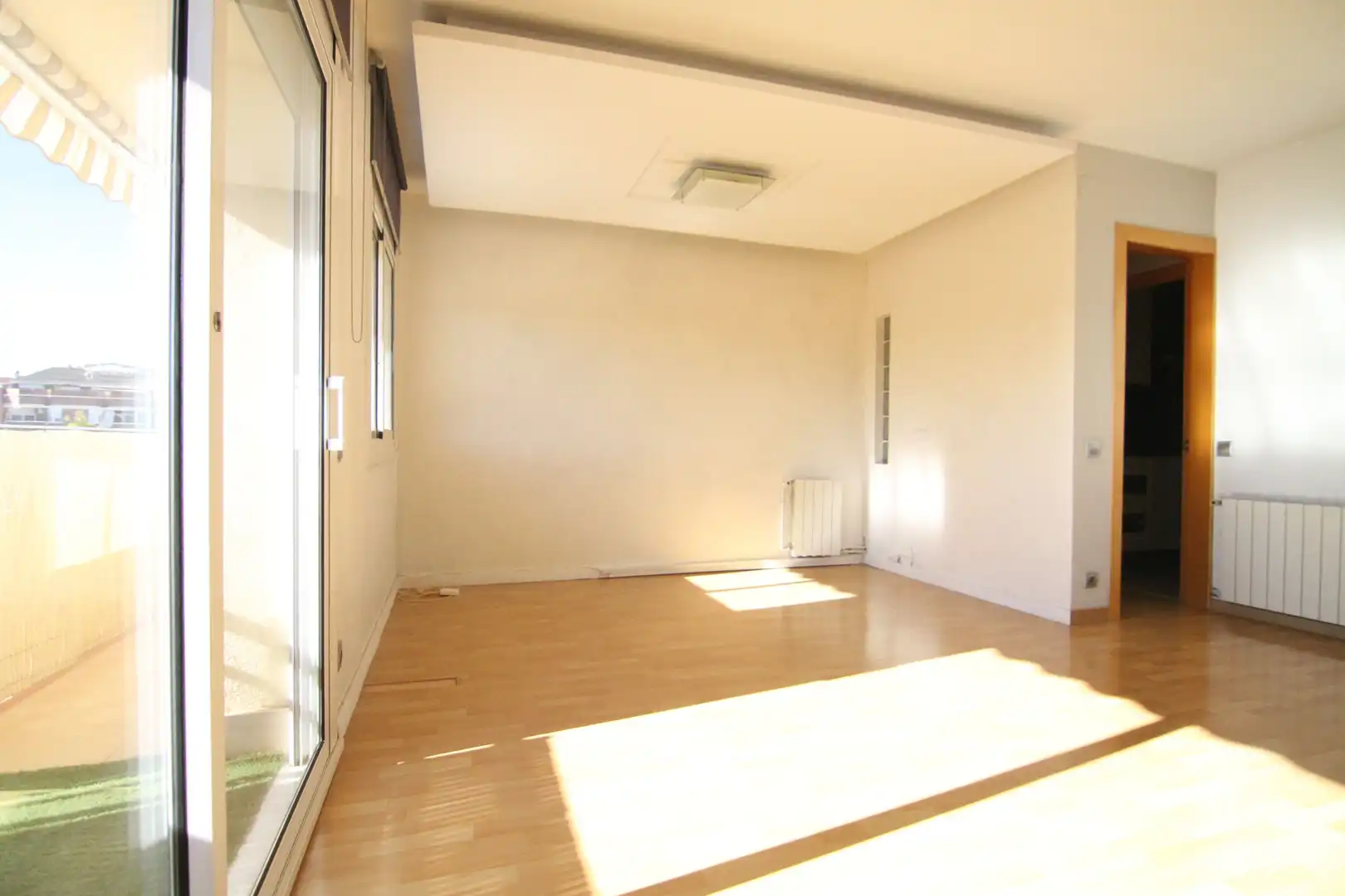Sala de estar de Piso en venta en Olesa de Montserrat con Aire acondicionado, Calefacción y Parquet