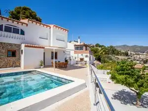 Vista exterior de Casa o xalet de lloguer en Almuñécar amb Aire condicionat, Jardí privat i Terrassa