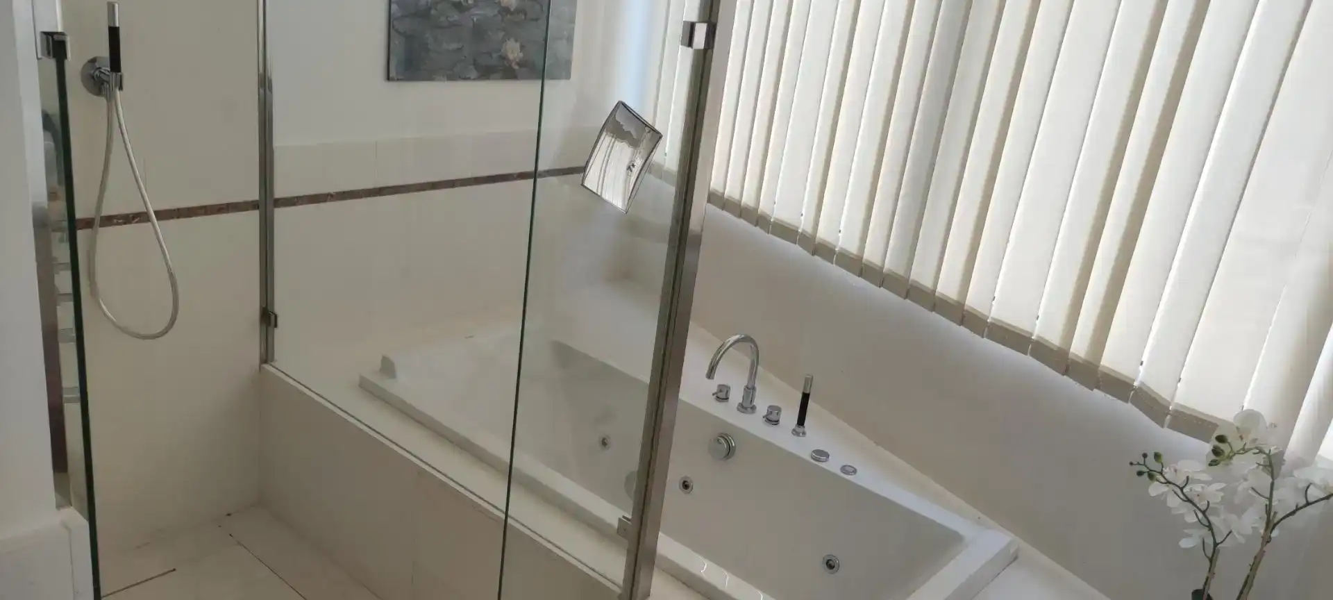 Baño de Casa adosada en venta en Marbella con Aire acondicionado, Piscina y Balcón