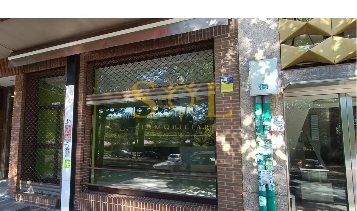 Local comercial en venda a Calle Facult Veterin 49