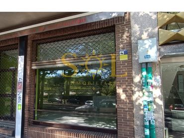 Local comercial en venda a Calle Facult Veterin 49