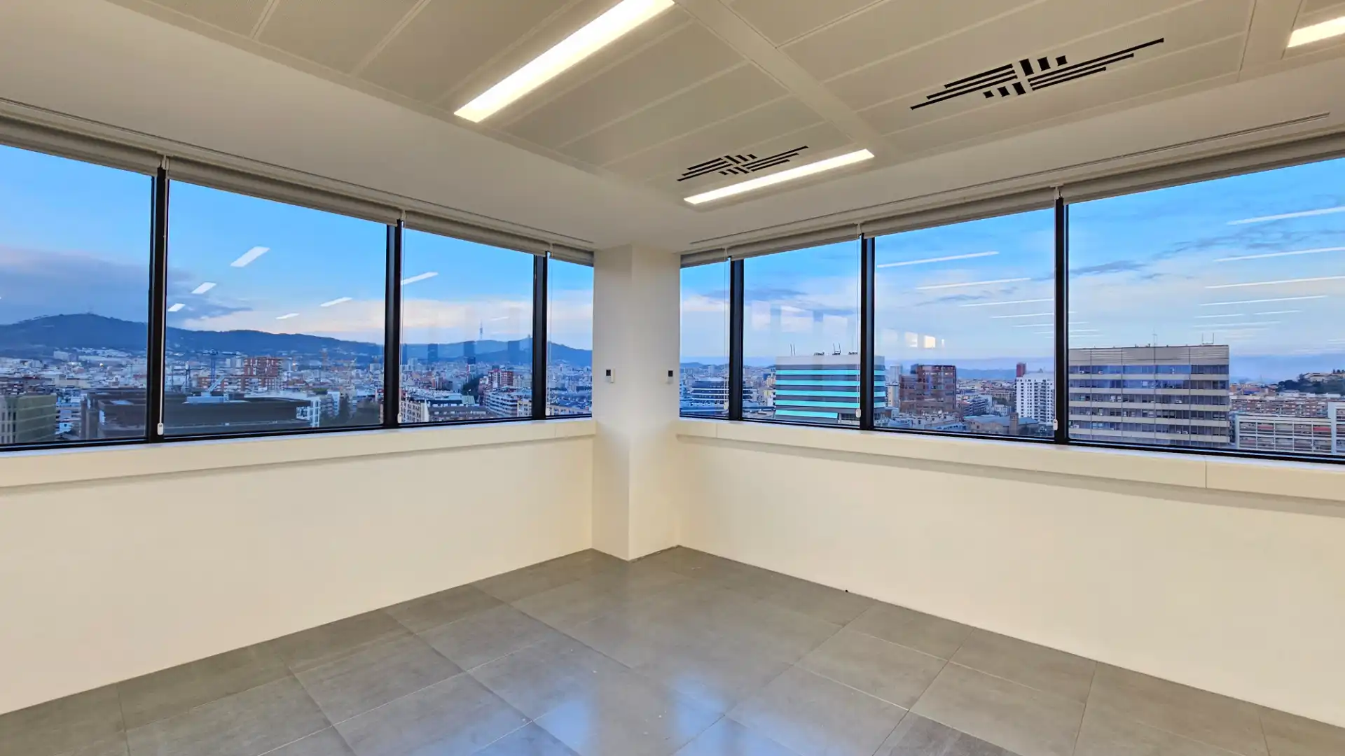 Büro zur Miete in Barcelona mit Klimaanlage, Heizung und Alarm