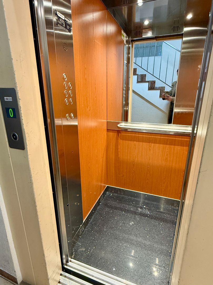 Piso en venta en  Barcelona Capital con Parquet y Alarma