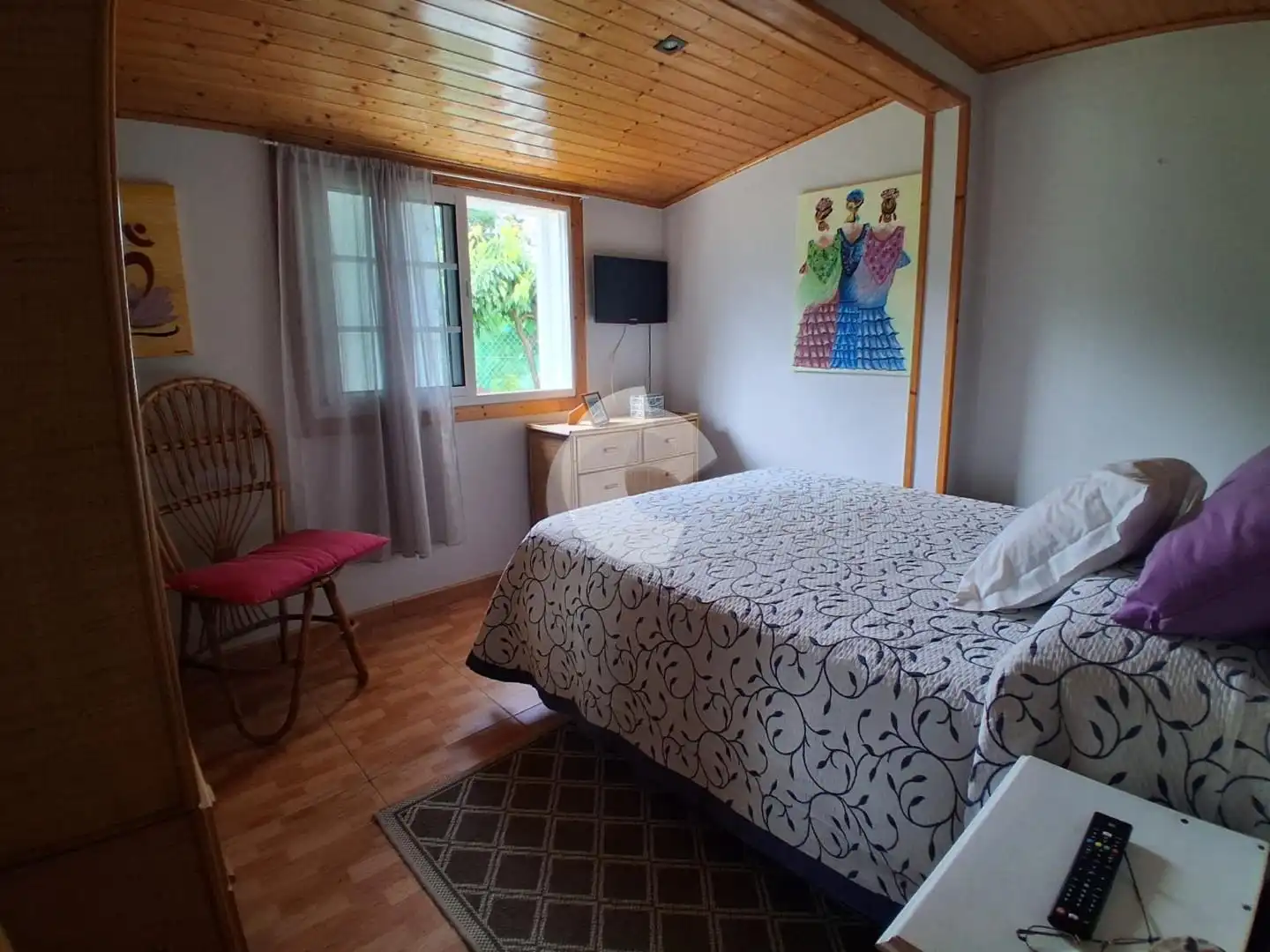 Dormitori de Casa o xalet en venda en Cangas  amb Jardí privat
