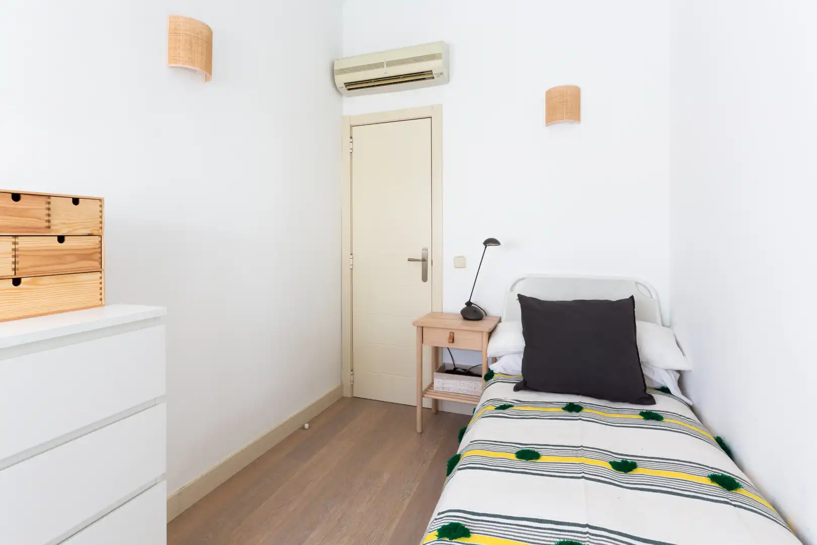 Habitación de Dúplex de alquiler en Madrid con Aire acondicionado y Amueblado