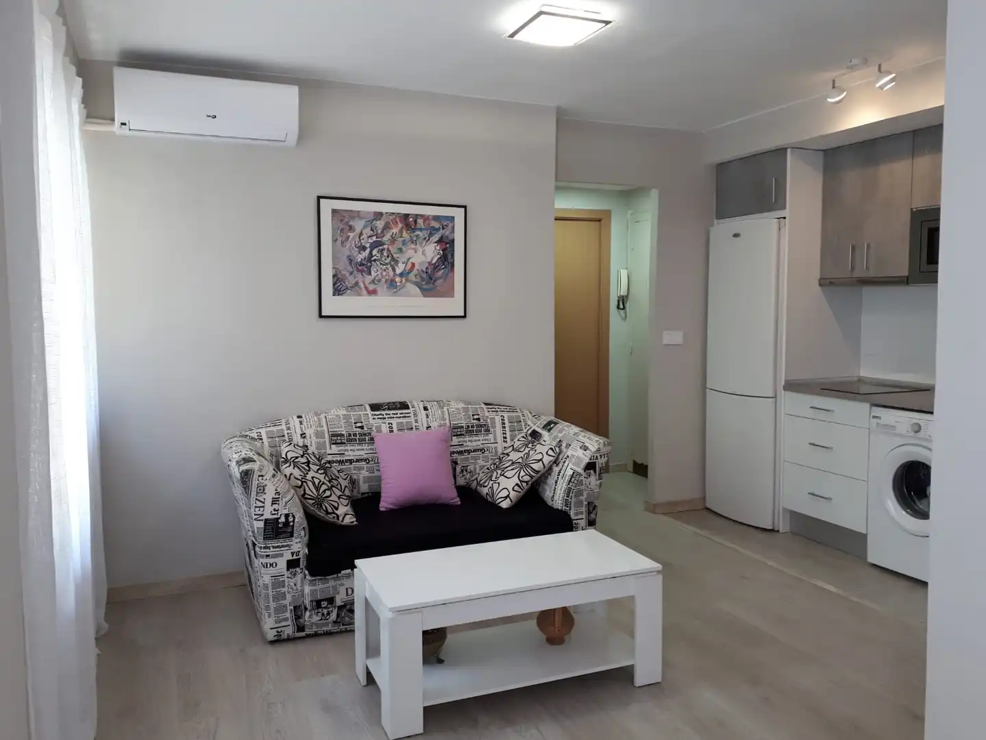 Sala de estar de Piso de alquiler en  Zaragoza Capital con Calefacción, Parquet y Amueblado