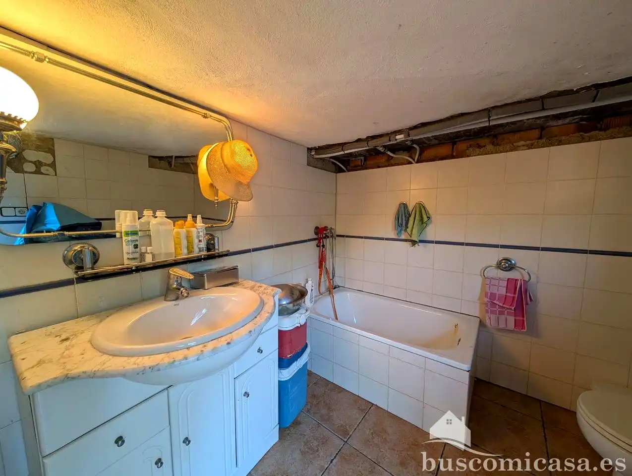Bany de Casa o xalet en venda en Linares amb Aire condicionat, Jardí privat i Terrassa