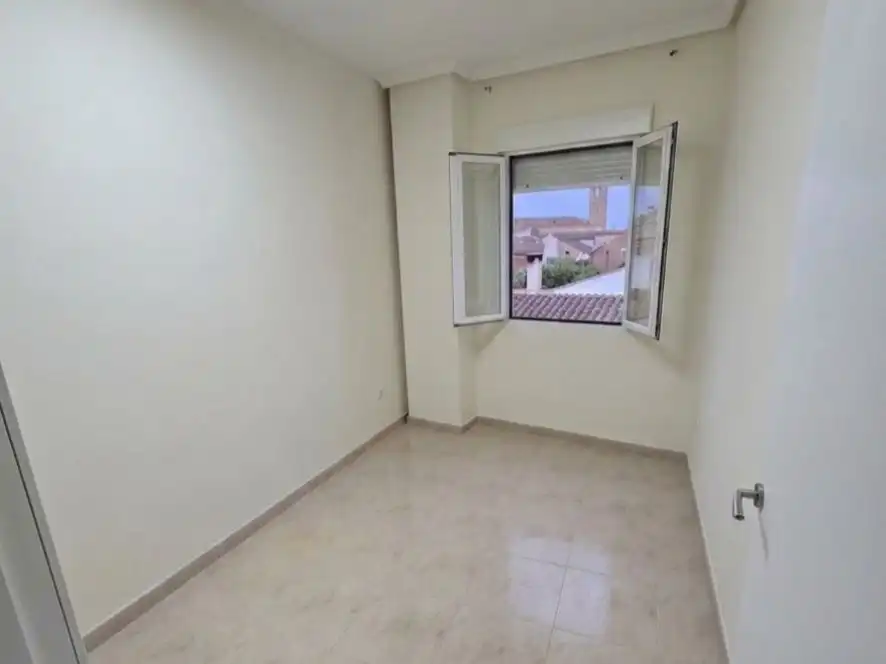 Bedroom of Flat for rent in Magán  with Washing machine, Microwave and Balcony