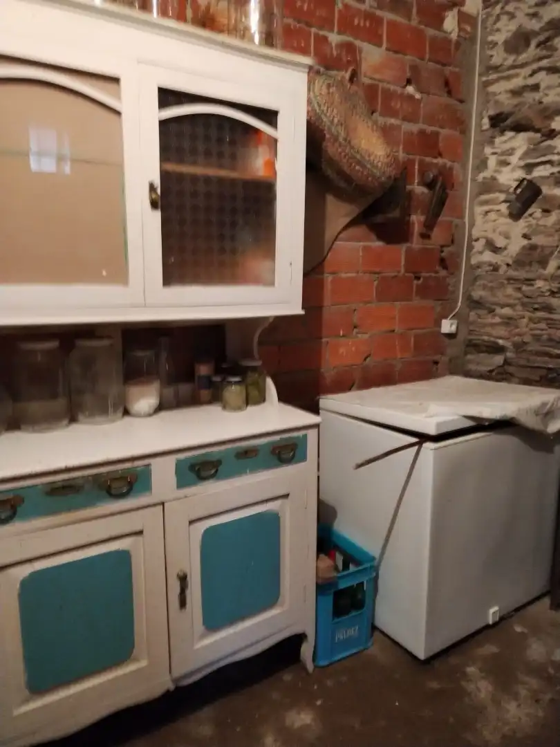 Cuina de Finca rústica en venda en Riello amb Traster i Moblat