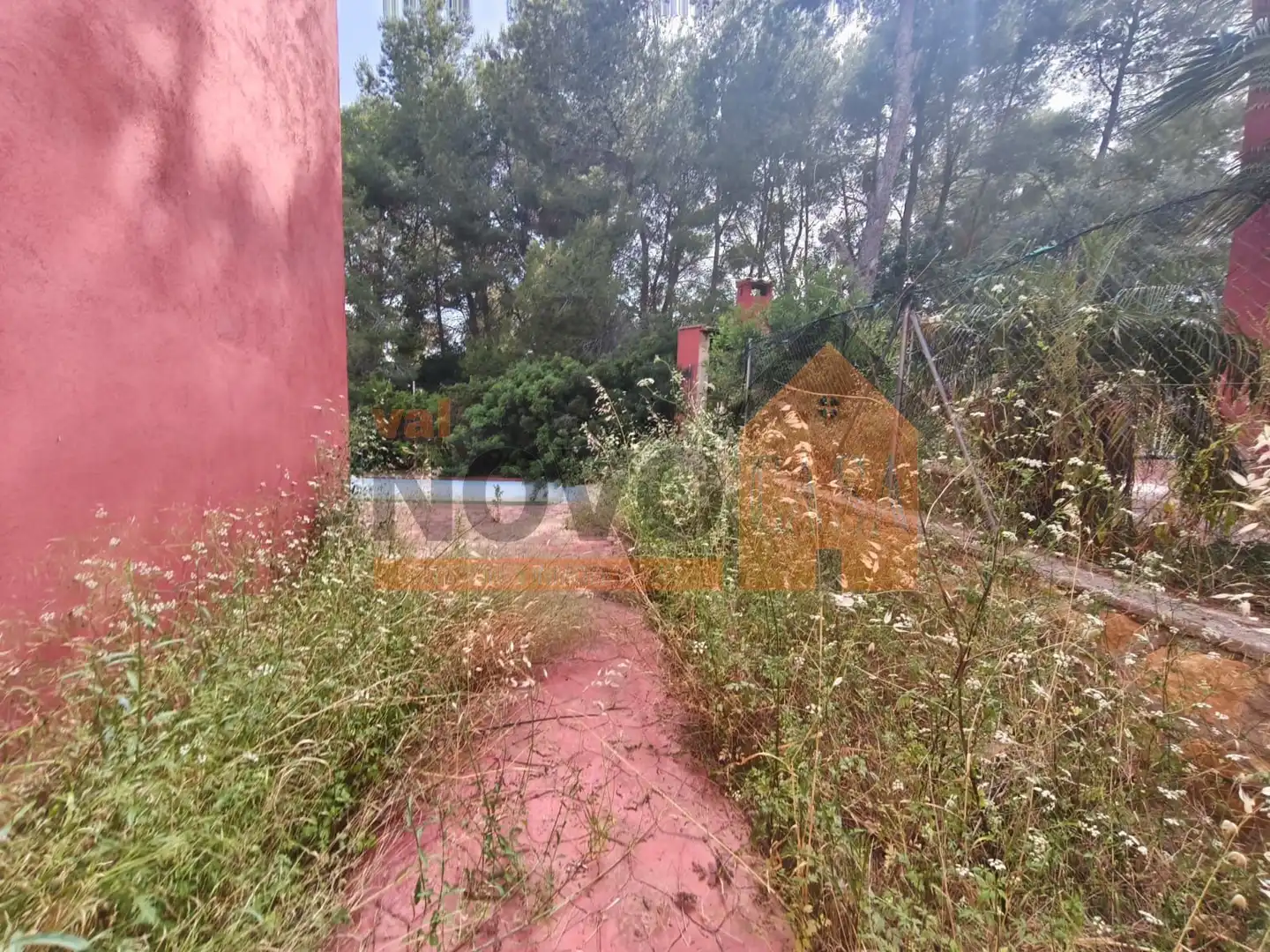 Houses for sale in Chiva  with Storage room and Swimming Pool