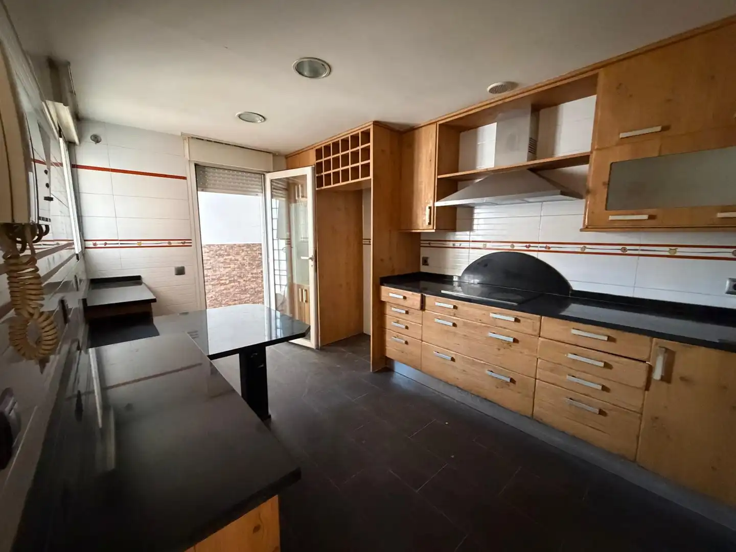 Cuina de Casa o xalet en venda en Parla amb Calefacció, Terrassa i Jacuzzi