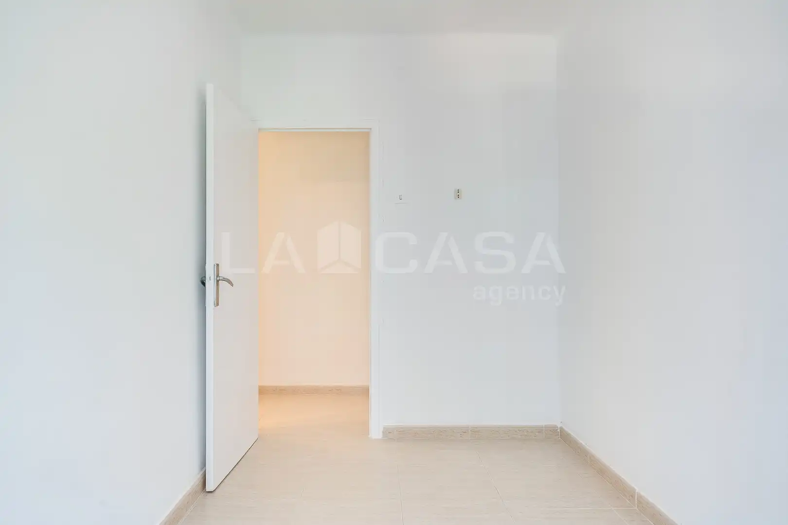 Flat for sale in Cornellà de Llobregat  with Heating