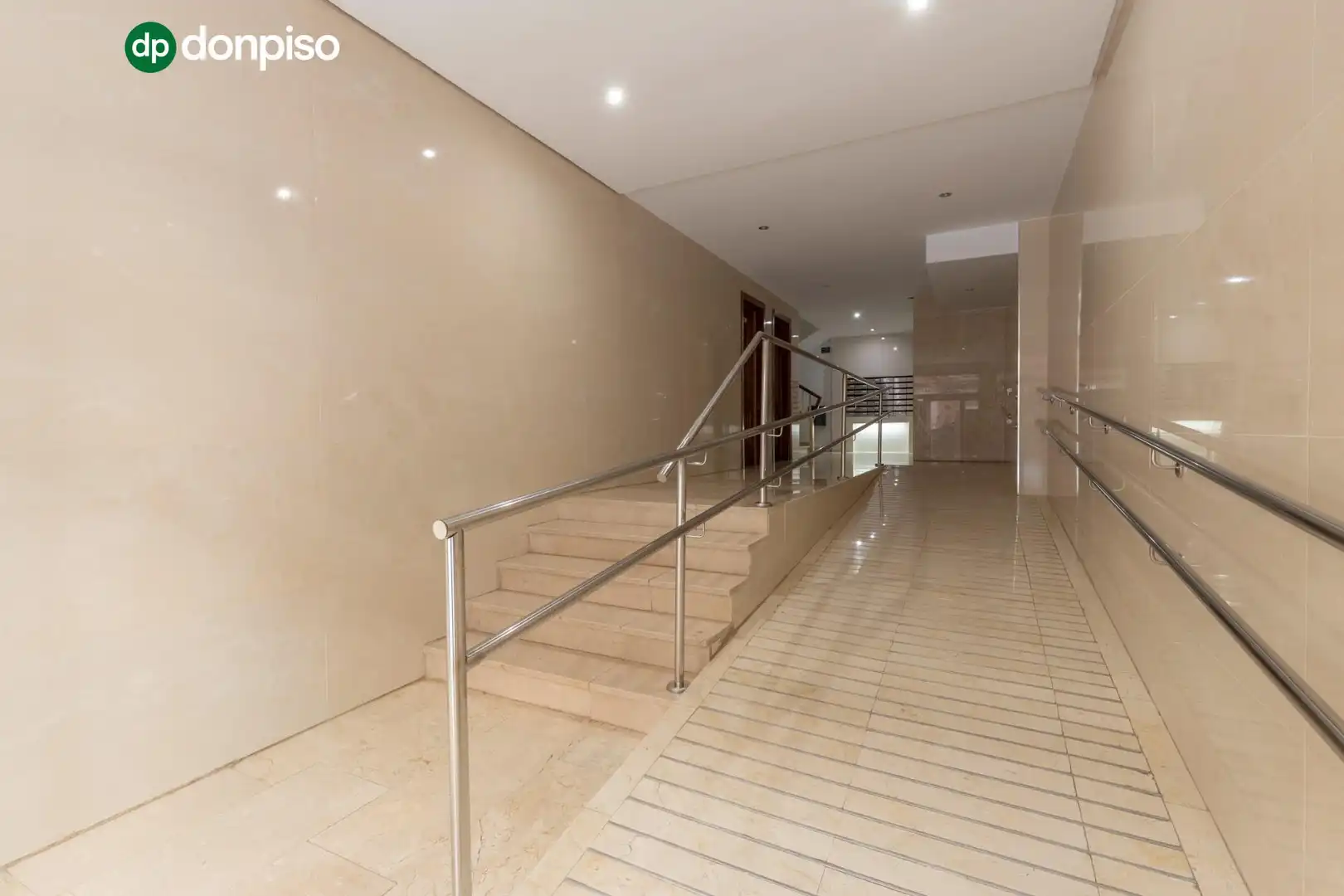 Piso en venta en Granada con Terraza