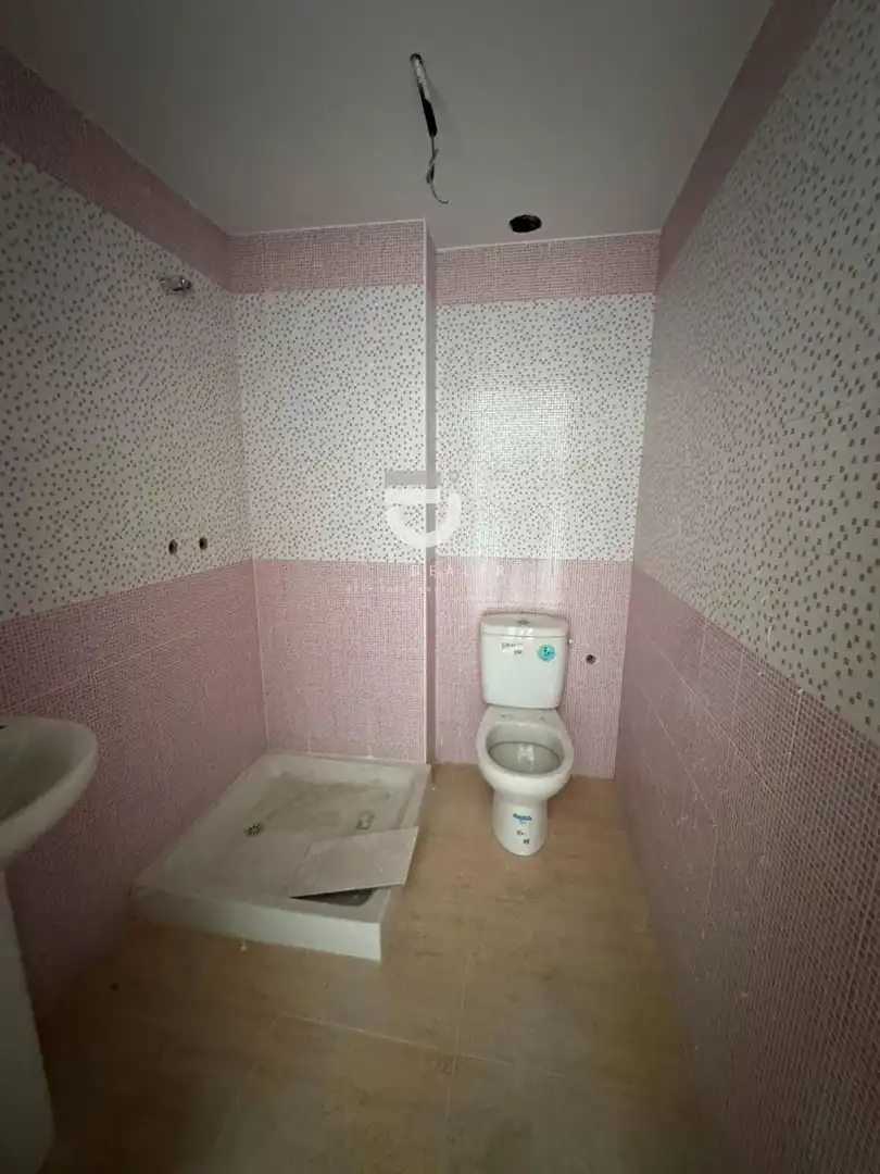 Badezimmer von Dachboden zum Verkauf in Gandia mit Privatgarten, Terrasse und Balkon