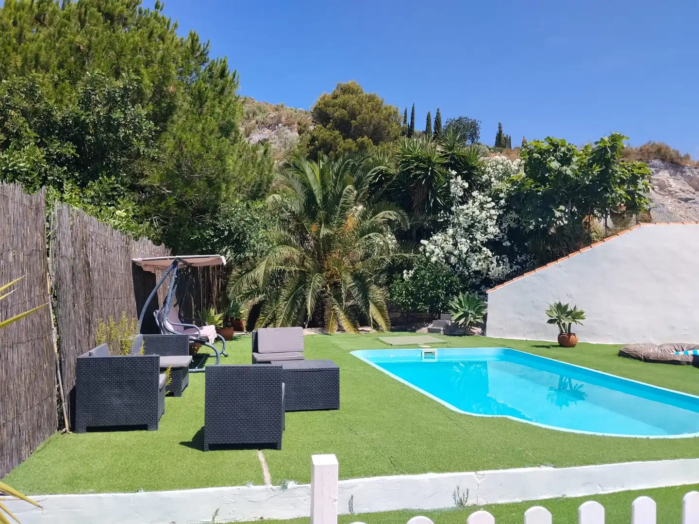 Piscina de Casa o chalet de alquiler en Vélez de Benaudalla con Aire acondicionado, Jardín privado y Terraza