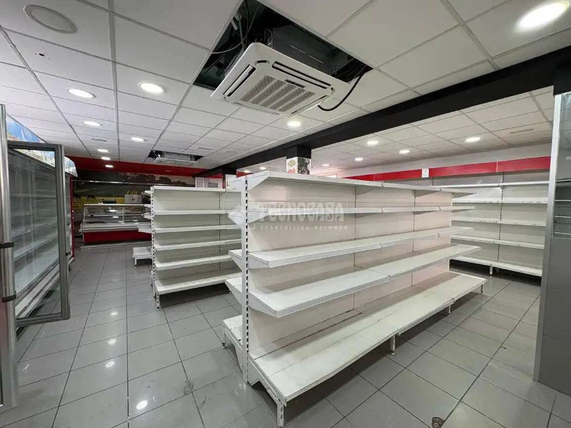 Local comercial en venda a Las Lagunas - Campano, imagen 2