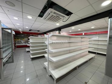 Local comercial en venda a Las Lagunas - Campano