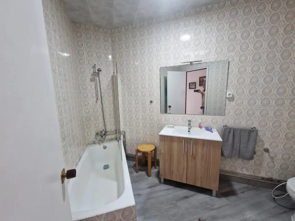Baño de Piso en venta en Boiro con Parquet, Trastero y Amueblado