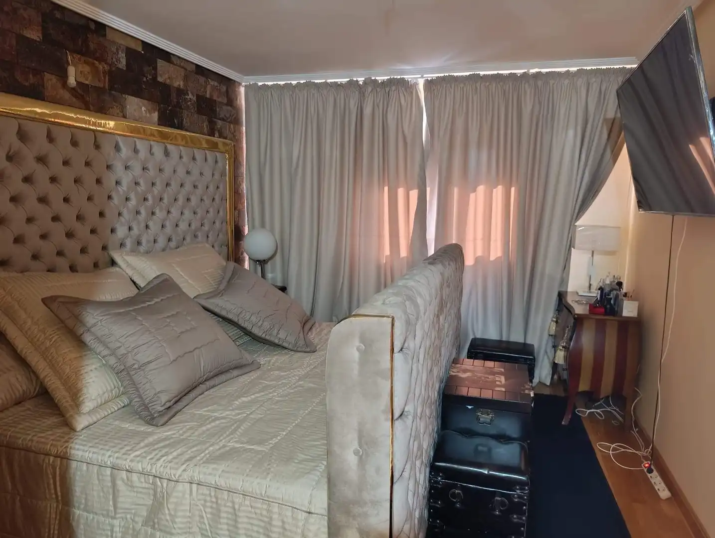 Habitación de Casa adosada en venta en Valverde de la Virgen con Jardín privado, Terraza y Balcón
