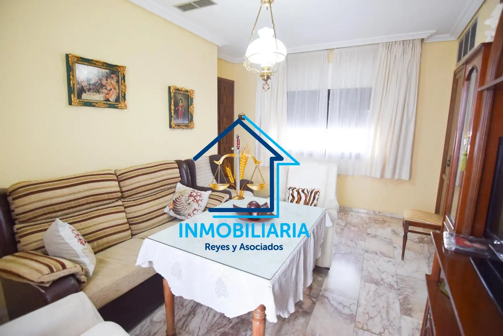 Sala d'estar de Casa o xalet en venda en Córdoba amb Aire condicionat