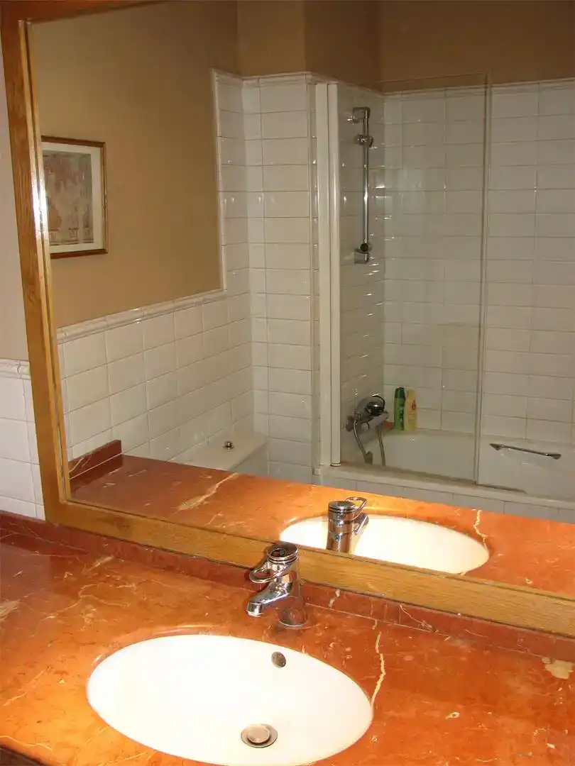 Bany de Casa adosada en venda en Villablino amb Parquet, Moblat i Forn