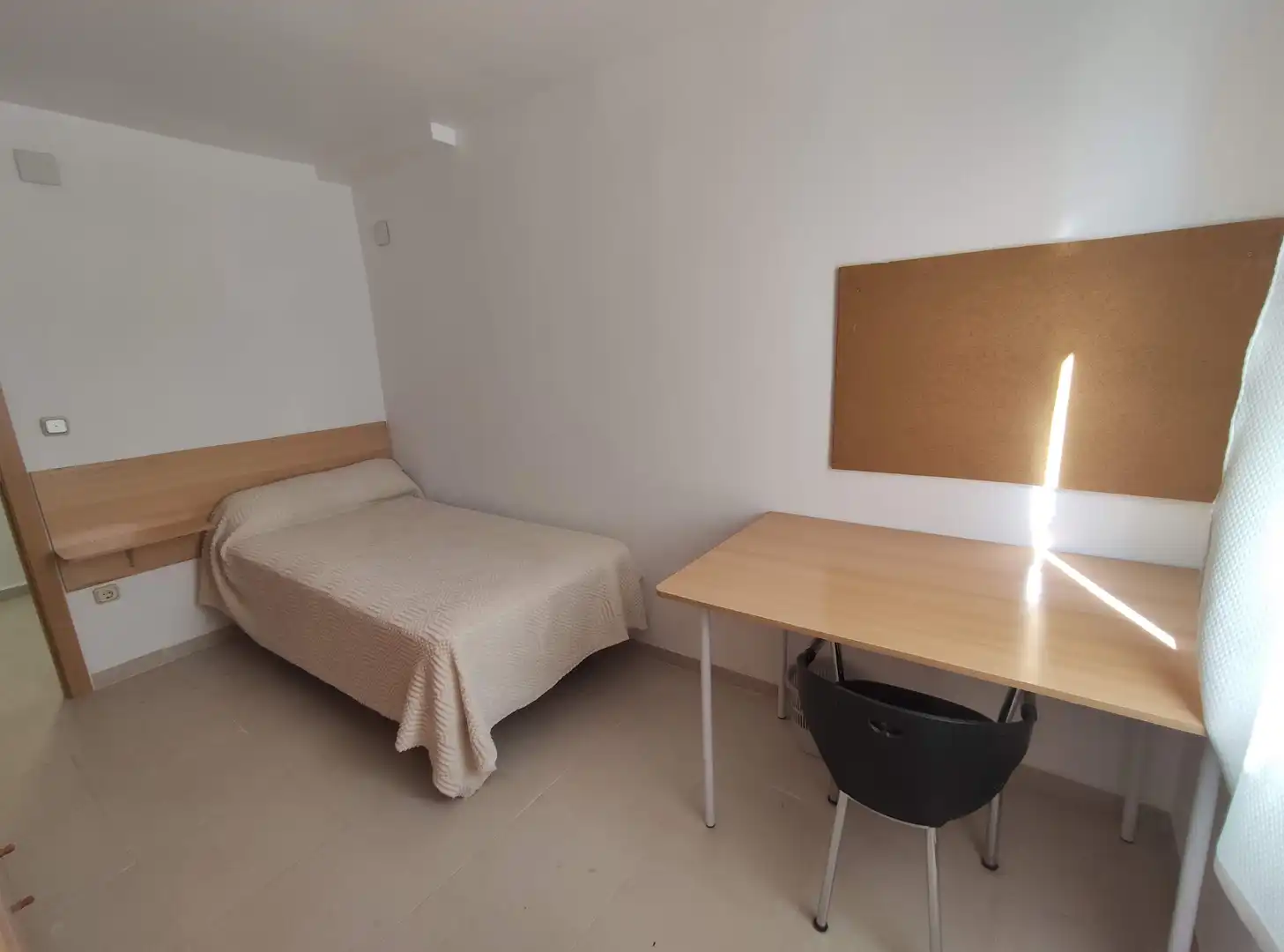 Room in Plaza Crevillente - Antiguos Juzgados - El Asilo