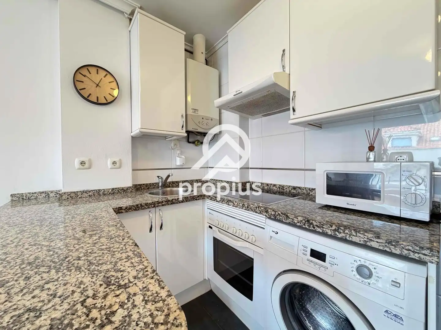Cocina de Piso en venta en Soto del Barco con Calefacción, Trastero y Amueblado