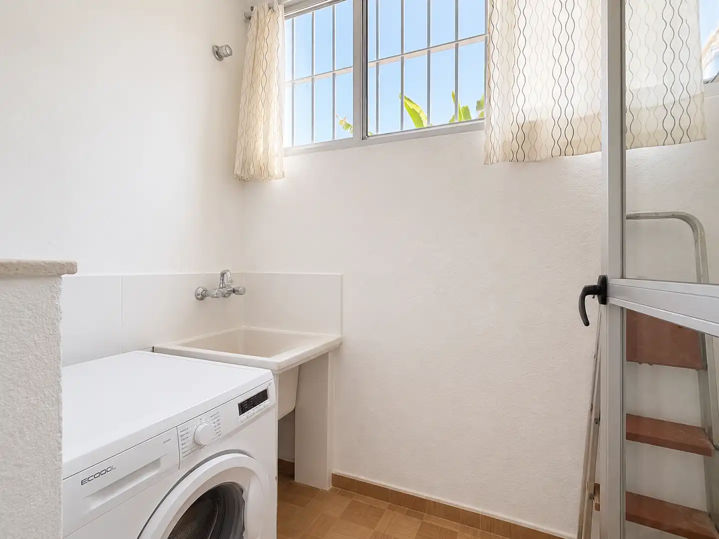Baño de Casa adosada en venta en Estepona con Jardín privado, Terraza y Piscina