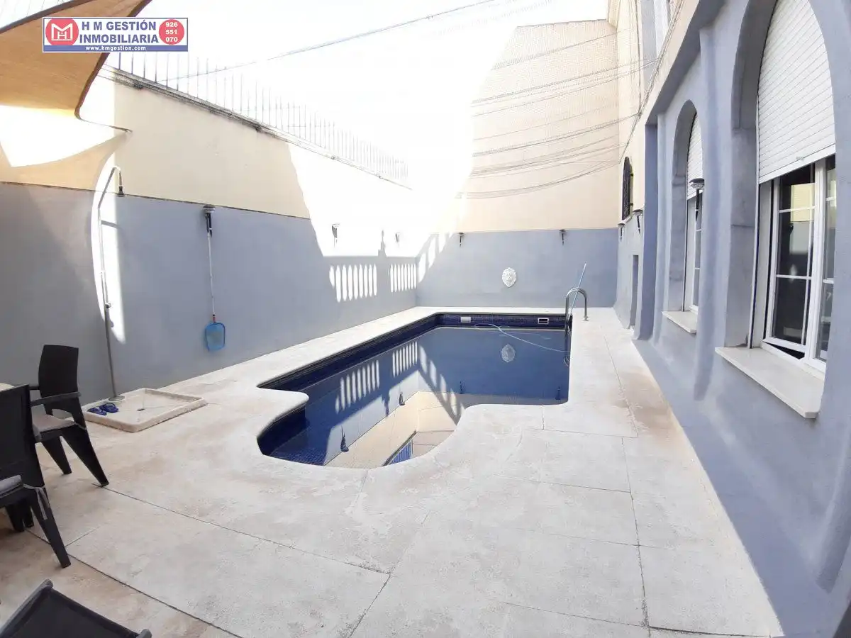 Casa amb terrassa en venda a Herencia, imagen 2