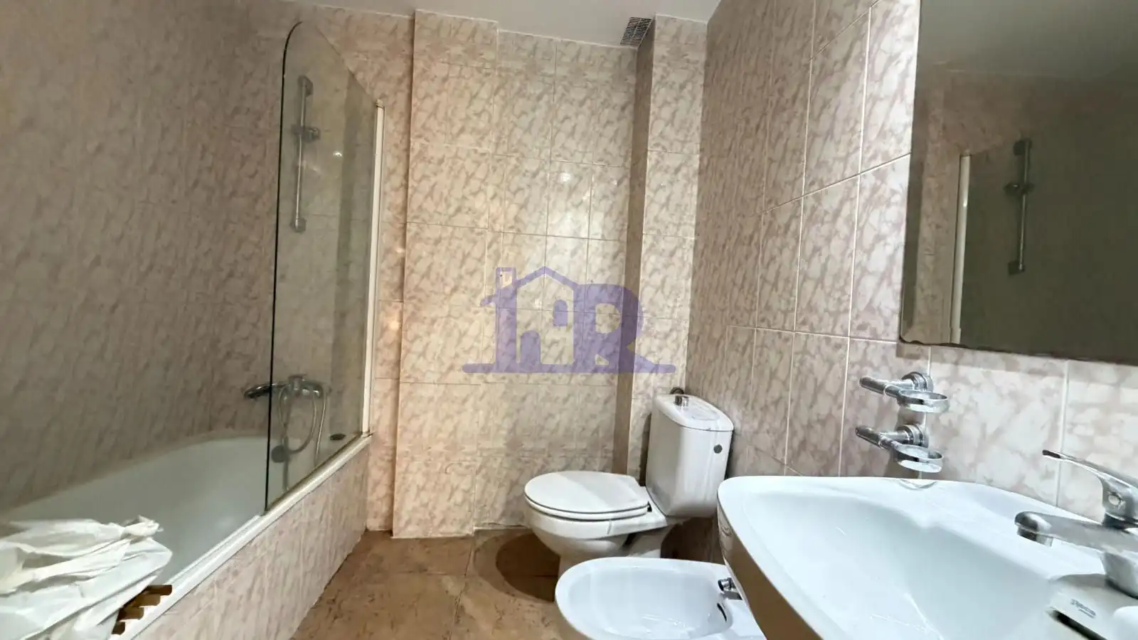Baño de Piso en venta en Cuenca con Trastero
