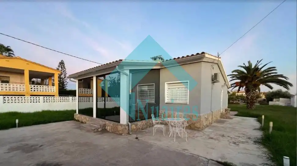 Detached house with garden for sale in El Grao